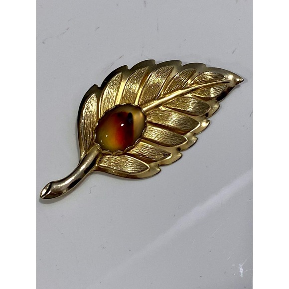 Vintage Gold Leaf Brooch Amber Cabochon Pin Fall Autumn Jewelry Retro - Picture 1 of 5